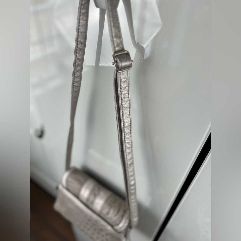 NWOT MC Marc Chantal Gray Vegan Leather Croc Embossed Crossbody Purse Silver - Picture 12 of 16